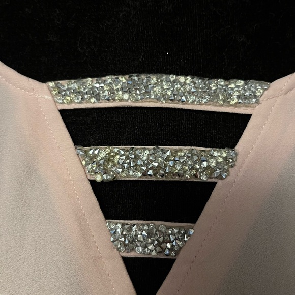 JUICY COUTURE CRAZY CUTE LIGHT PINK WITH GEMS ASYMMETRICAL HEM LONG SLEEVE TOP - Picture 3 of 9